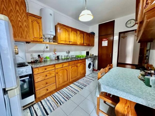 Apartamento T1, com área bruta privativa de 106 m2, localizado em Miranda do Corvo