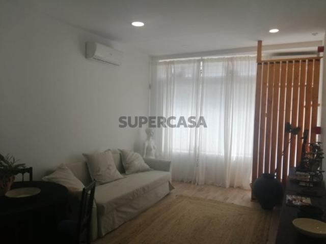 Apartamento T1, com garagem, à Boavista, Porto