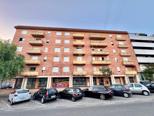 Apartamento T1 com Garagem e Varanda na Trofa