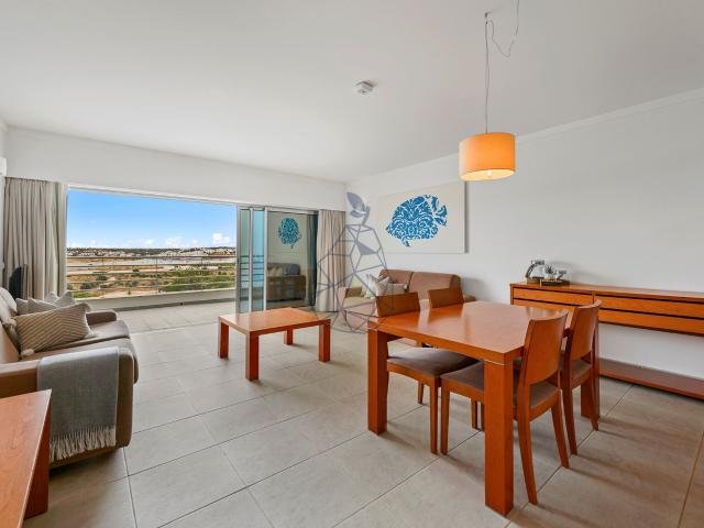 Apartamento T1 com Garagem em Condomínio de Luxo com Piscina Exterior e Interior, Ginásio e Zonas de Lazer Portimão