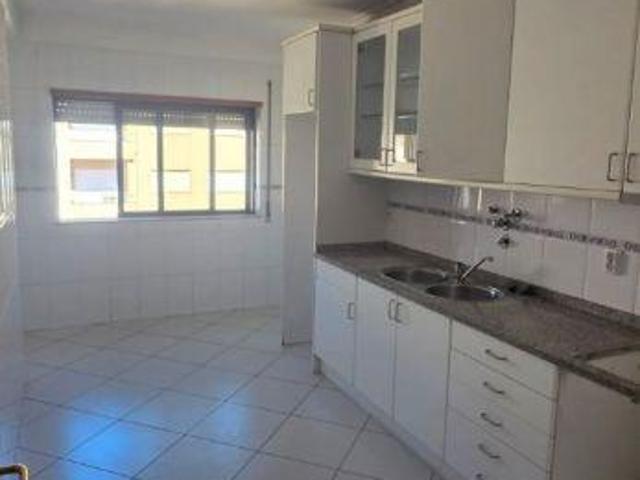 Apartamento T1 com garagem fechada em Lamaçães | 26084096748
