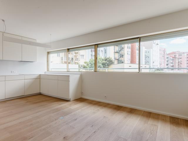Apartamento T1 com garagem, no Campo Pequeno, em Lisboa