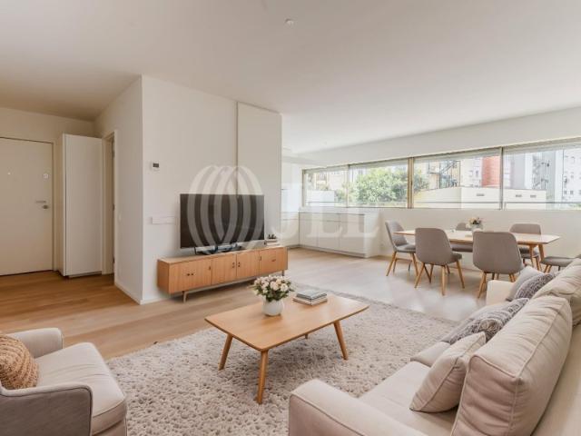 Apartamento T1 com garagem, no Campo Pequeno, em Lisboa