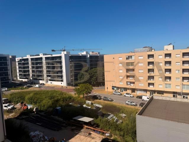 APARTAMENTO T1 COM GRAGEM PARA 2 CARROS