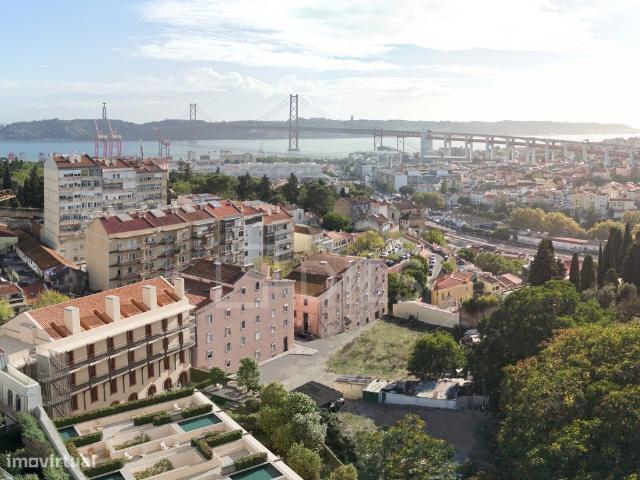 Apartamento T1 com estacionamento em condomnio com piscina e jardim