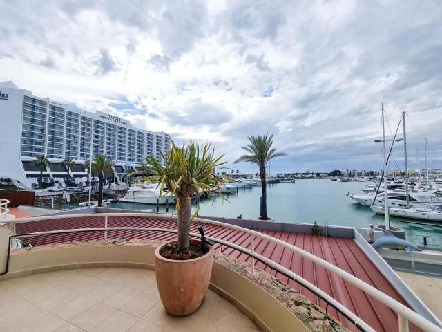 Apartamento T1 com Frente Marina de Vilamoura com 2 Grandes. 119m² Vilamoura