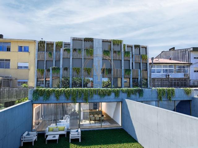 Apartamento T1 com jardim na Sra da Hora