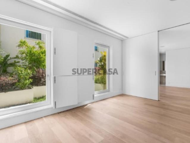 Apartamento T1 com jardim, Santos, Lisboa