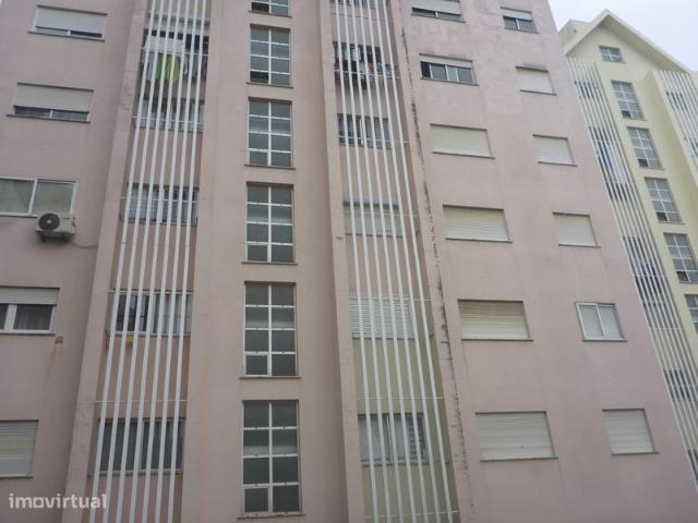 Apartamento T1 com Localizao Privilegiada, em Loures
