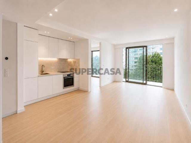 Apartamento T1 com lugar de garagem e varanda para comprar Antero de Quental, no Porto