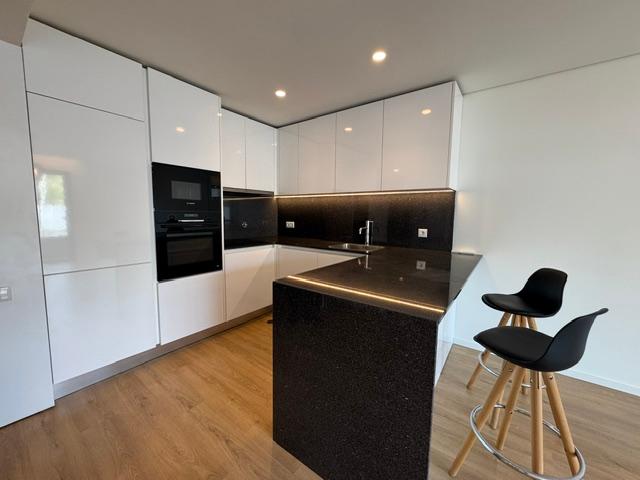 Apartamento T1 com lugar de garagem em Canidelo