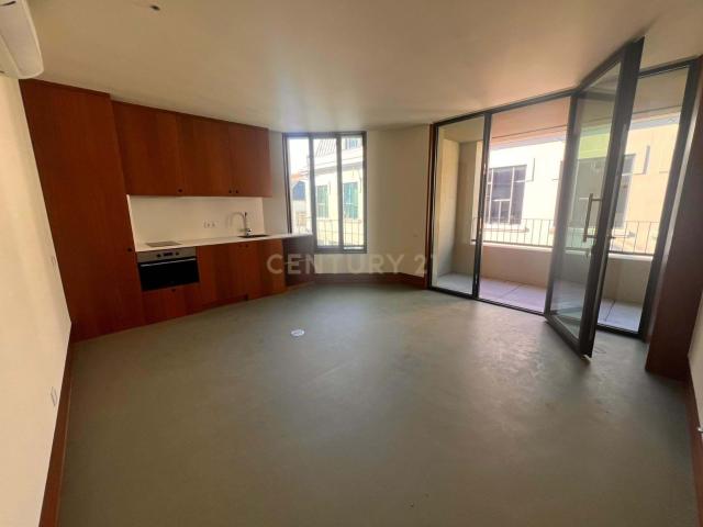 Apartamento T1 com lugar de garagem para arrendamento, em Cedofeita