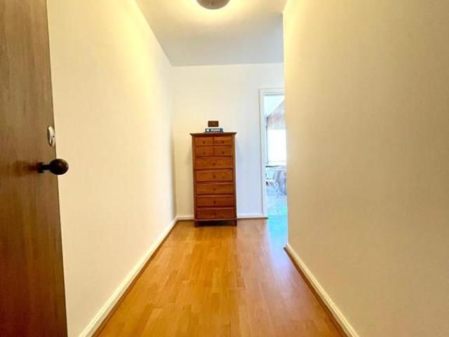 Apartamento T1 com móveis para arrendamento junto ao Clube de Ténis das Laranjeiras, Lisboa