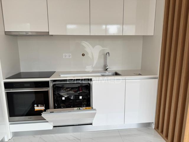 Apartamento T1 com Suite em Condomínio Fechado | Rua da Constituição – Porto