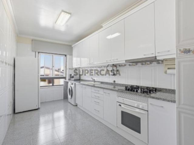 Apartamento T1 com Parqueamento e Arrecadação | Ramada, Odivelas