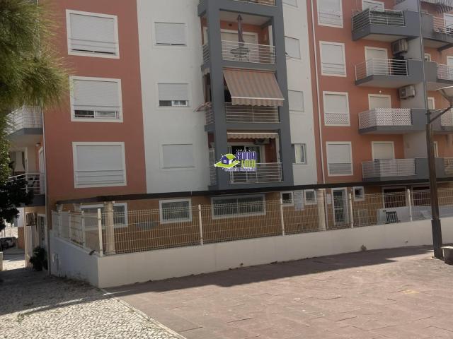 Apartamento T1 com piscina a 400 metros da praia