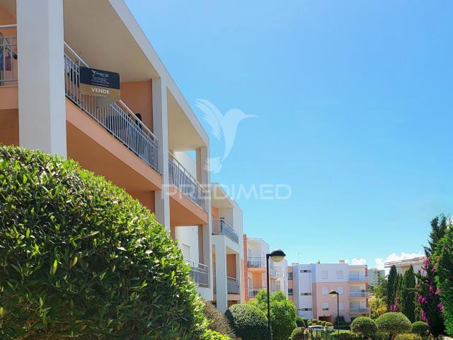 Apartamento T1 com piscina e garagem perto da praia da Rocha