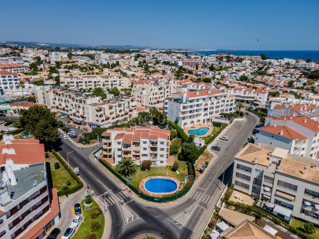 Apartamento T1 com Piscina no centro Albufeira