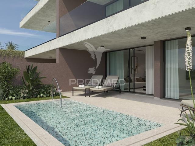 Apartamento T1 com piscina privada e jardim