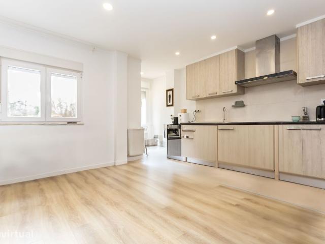 Apartamento T2 na Torre da Marinha
