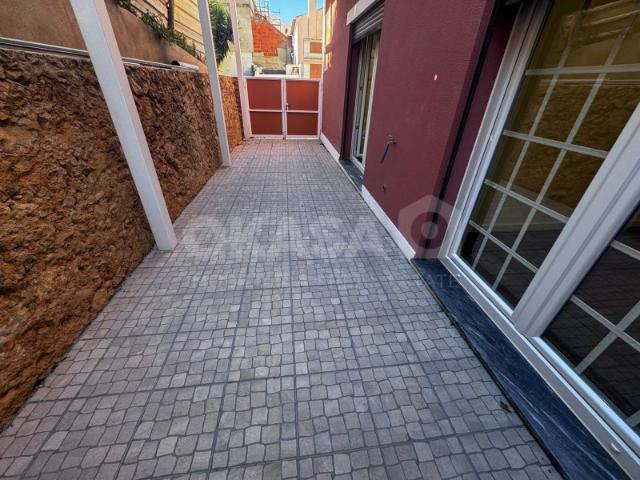 Apartamento t1, com quintal, Palhavã Setubal