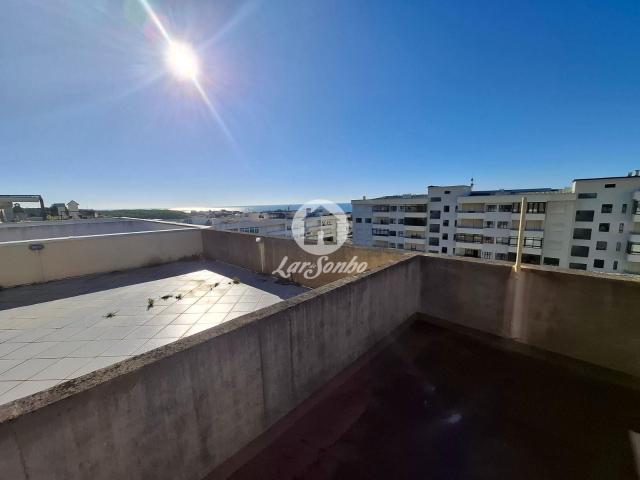 Apartamento T1 com terraço de 50m2 a 500m da praia da Amoros. 56m² Chafé