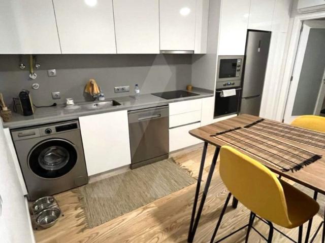 Apartamento T1 com Terraço e Cozinha Equipada no Centro de Aveiro