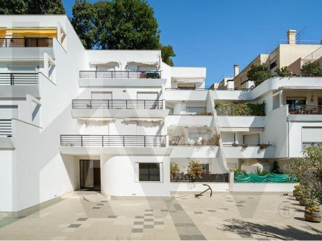 Apartamento T1 com Terraço e Estacionamento em Condomínio Fechado | Av. da Liberdade