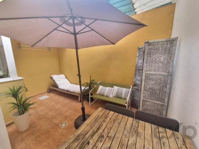 Apartamento T1 com terraço em Algés