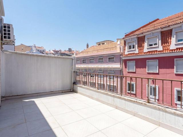 Apartamento T1 com terraço em Campolide