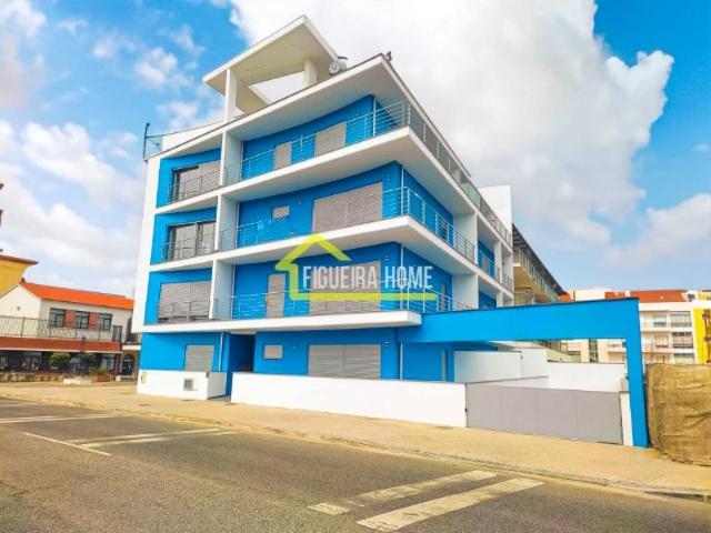 Apartamento T1 com terraço junto à praia na Gala