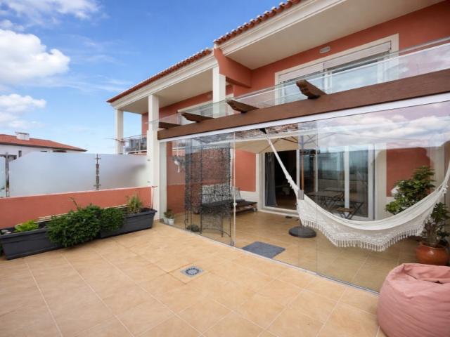 Apartamento T1 com terraço na Carvoeira a 5 min a pé da Praia de São Julião