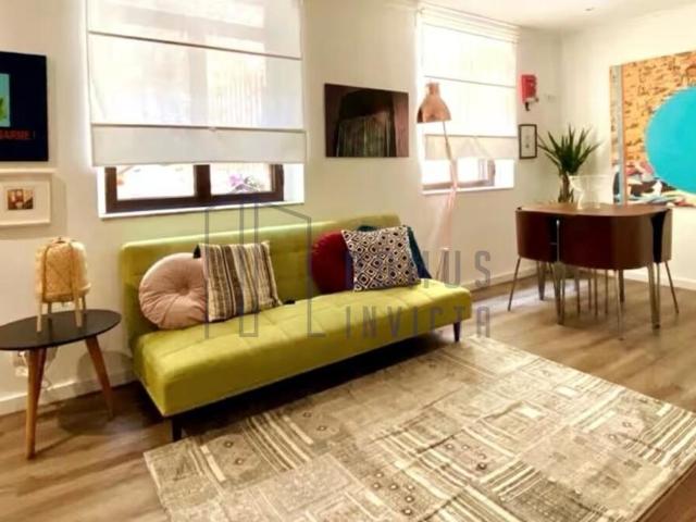 Apartamento T1 com terraço para arrendamento em pleno coração de Miragaia Mobilado e equipado
