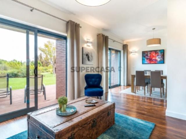 APARTAMENTO T1 COM TERRAÇO, PÁTIO E DUAS PISCINAS EM CONDOMÍNIO PRIVADO VILAMOURA