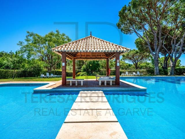 Apartamento T1 com Terraço Privado em Vilamoura A Poucos M. 59m² Quarteira