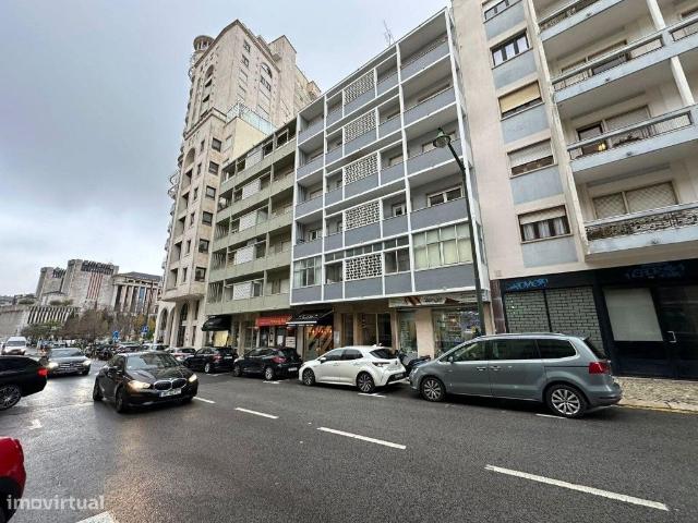 Apartamento T1 com Terrao Exclusivo no Areeiro Oportunidade nic.