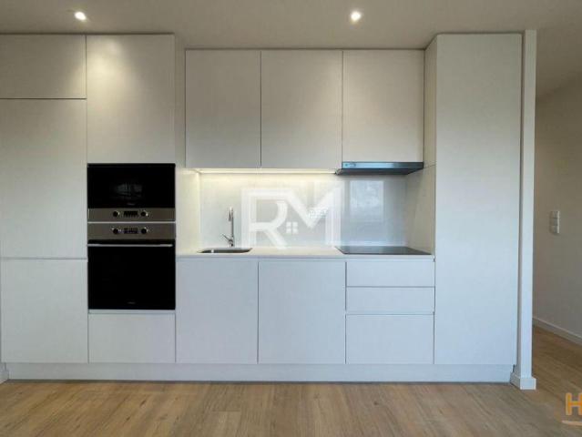 APARTAMENTO T1 COM VARANDA CORUJEIRA | 26084092496