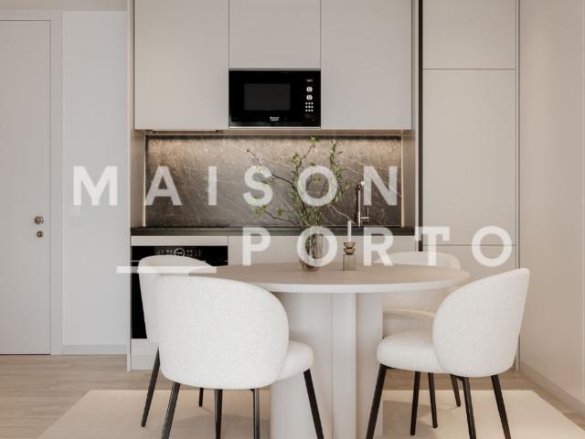 Apartamento T1 com Varanda e Estacionamento prximo ao Gaiashopping