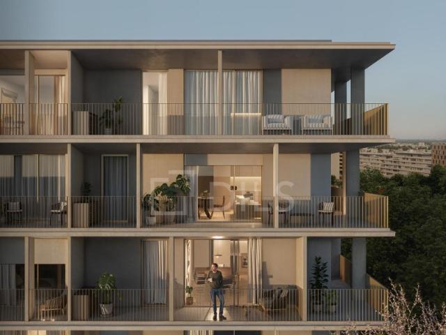 Apartamento T1 com varanda e garagem em Paranhos, Porto
