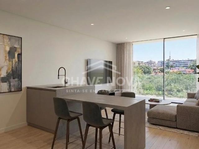 Apartamento T1 com Varanda e Lugar de garagem junto à próxima Estação de Metro de Soares dos Reis em Vila Nova de Gaia