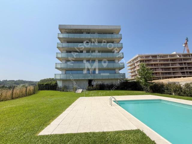 Apartamento T1 com Varanda em Condomínio com Piscina e Vista Rio Douro e Oliveira do Douro, Vila Nova de Gaia