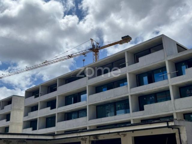Apartamento T1 com varanda em Monte dos Burgos