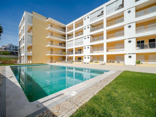 Apartamento T1 com Varanda Envolvente, Piscina e a Poucos Mi. 66m² Portimão