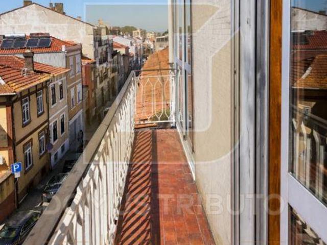 Apartamento T1 com Varanda | Excelente Exposição Solar | Localização Privilegiada | 26064083303