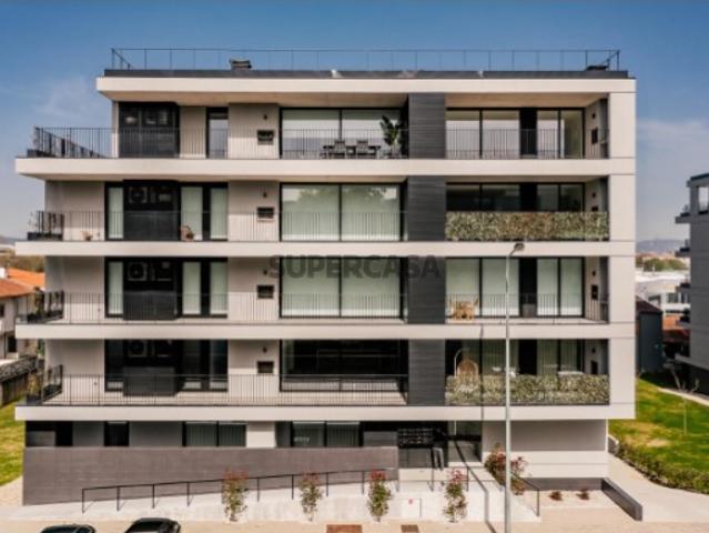 Apartamento T1 com varanda, garagem, totalmente equipado e mobilado