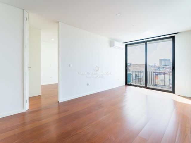 Apartamento T1 com varanda junto à Casa da Música