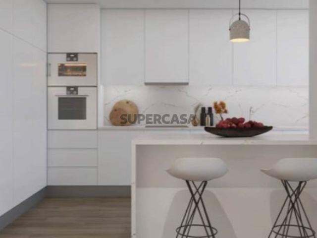 Apartamento T1 com varanda na zona da Pícua