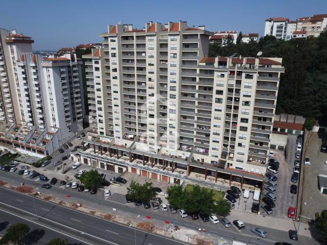 Apartamento T1 com varanda na Av. Elisio de Moura