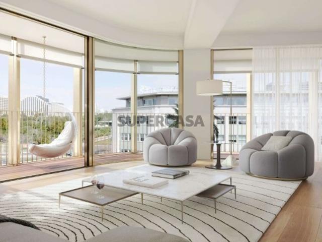 Apartamento T1 com varanda na Avenida Duque de Loulé, Lisboa