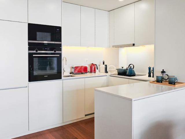 APARTAMENTO T1 COM VARANDA NA RUA 5 DE OUTUBRO, BOAVISTA PORTO